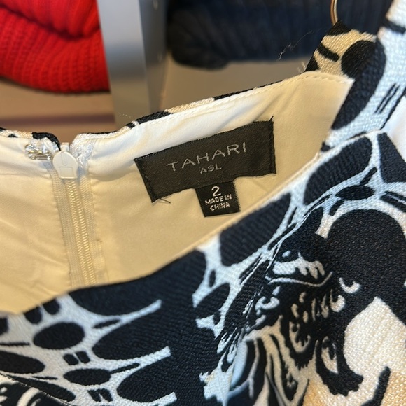 Tahari black/white/cream print adjustable strap belted front hem dress size 2 - Picture 2 of 3